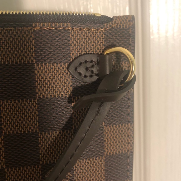 BRAND NEW Neverfull MM Damier Ebene Pouch/Wristlet - Picture 10 of 10
